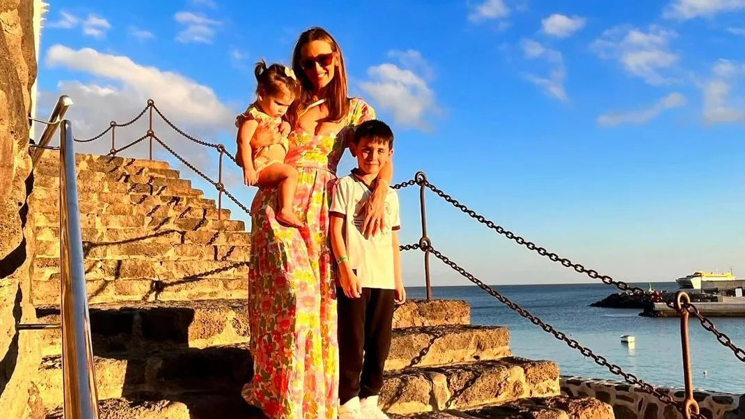Catherine Tyldesley holidays in Show Me Your Mumu