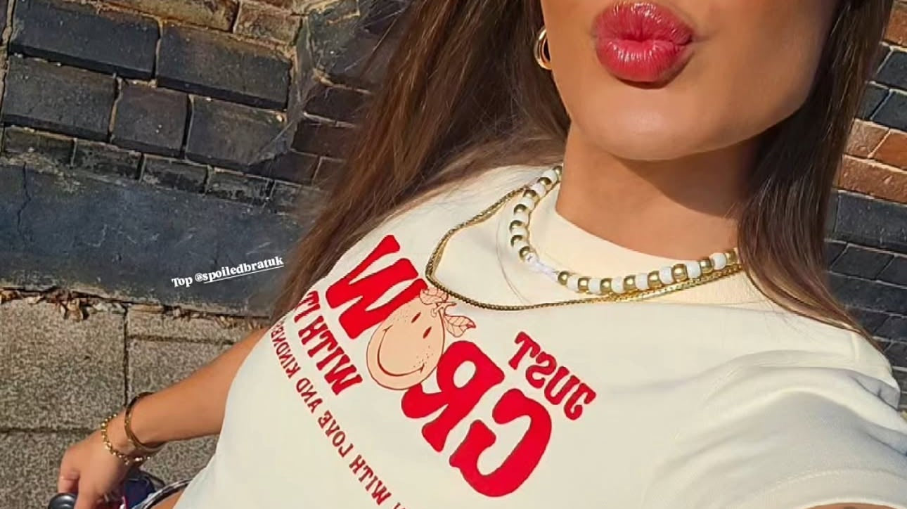 fashion blogger Alex wears Samii ryan smiley world tshirt from spoiledbrat