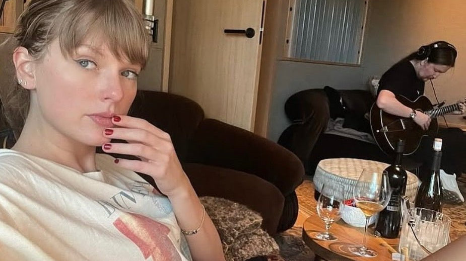 Taylor Swift Rocks the Daydreamer LA Bruce Springsteen Tee — Here’s How to Steal Her Look ❤️ - Spoiled Brat