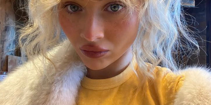 Say it with your chest in graphic slogan tees from Boys Lie, Junk Food & Daydreamer. Vintage vibes, bold moods & full brat energy.