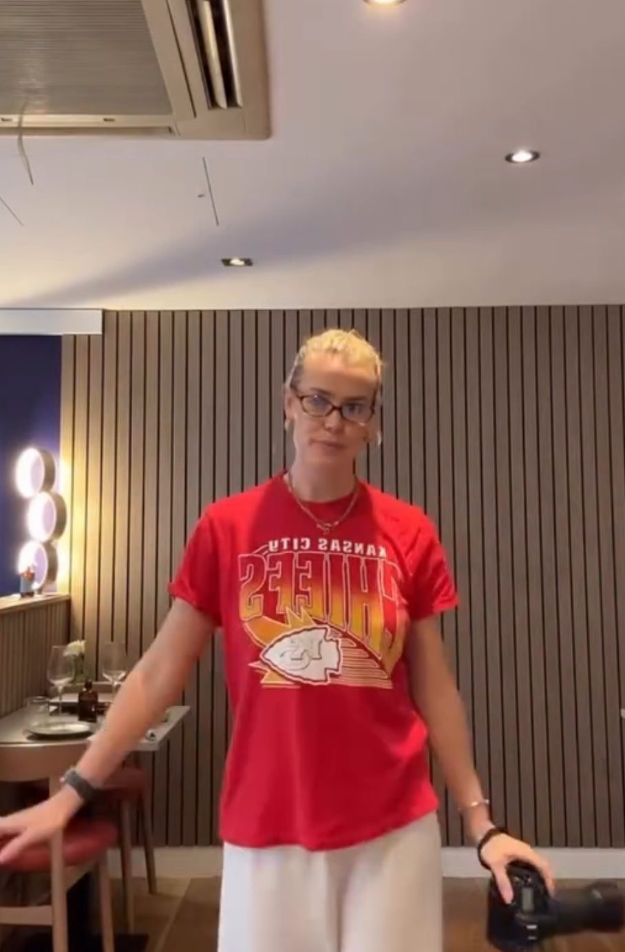 chloe meadows in junkood tee