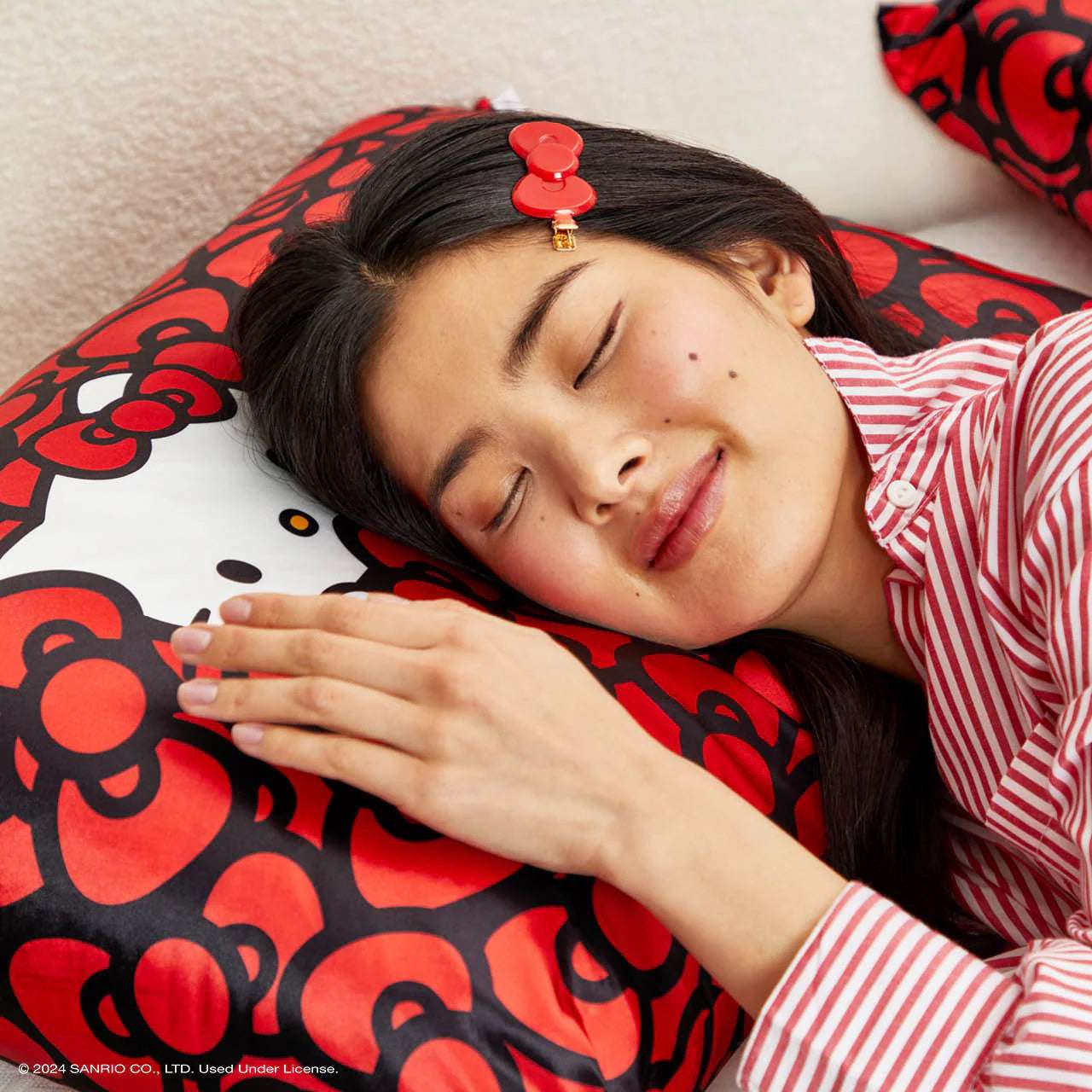 Hello Kitty x Kitsch Satin Pillowcase - Hello Kitty Bathes in a Sea of Bows by Kitsch – Pillow – Red | Spoiled Brat UK