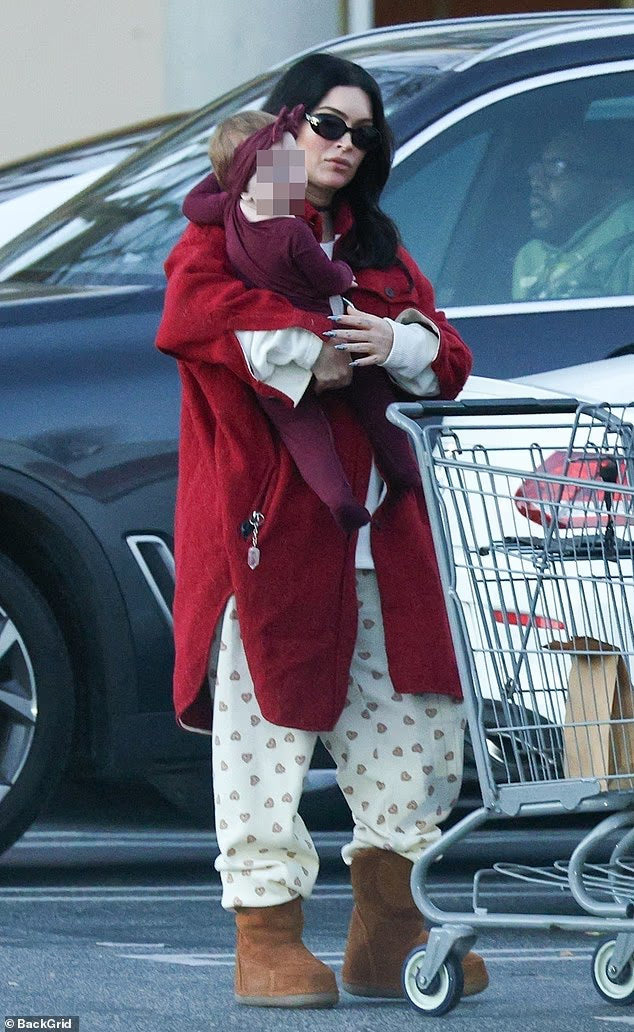 Spotted! Megan Fox in Boys Lie!