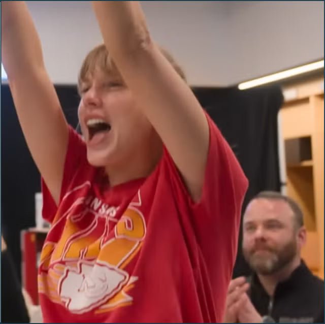 Taylor Swift wears JUNKFOOD Tee - Spoiled Brat 